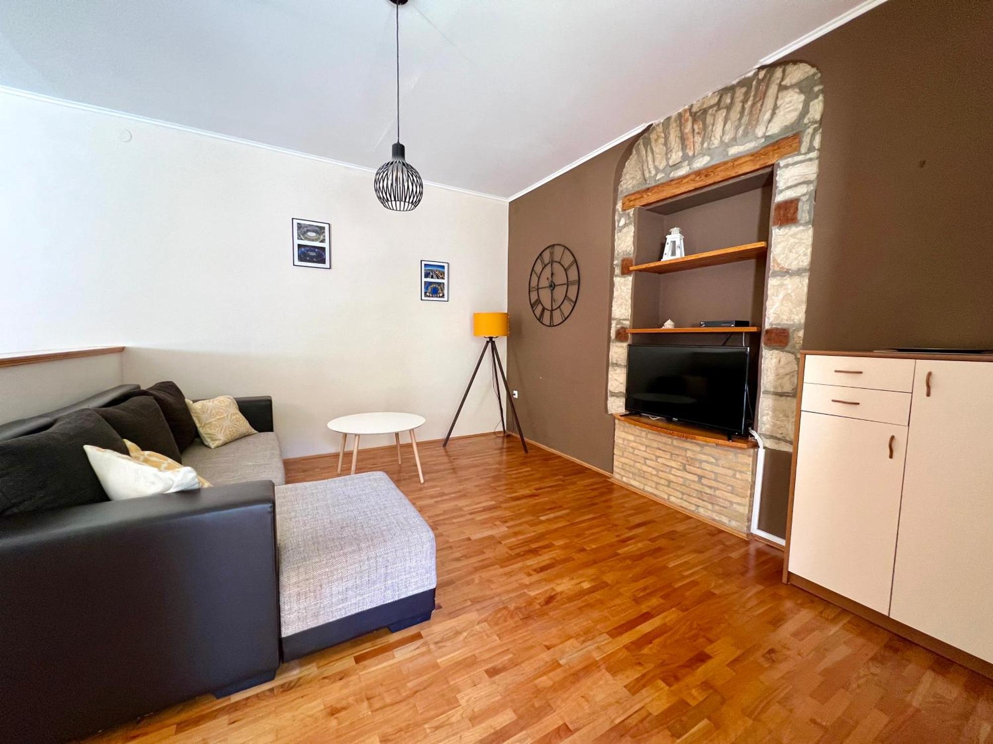 V&V Apartment Pula Ngoại thất bức ảnh